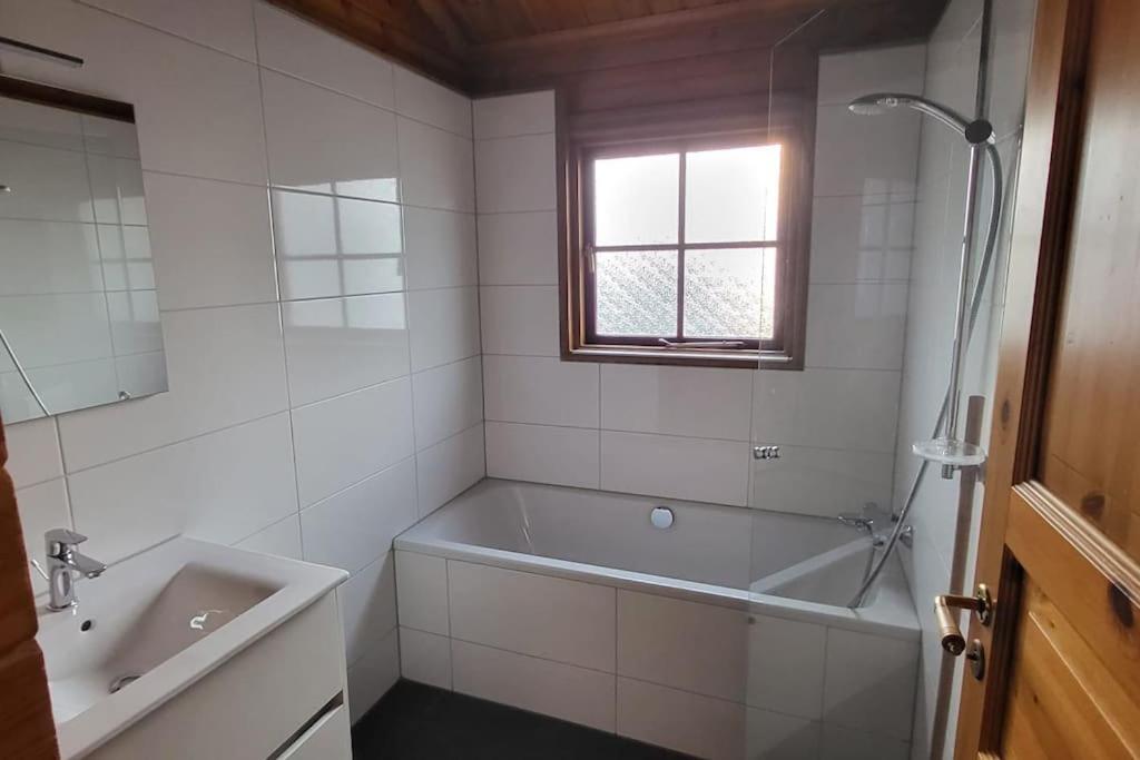 Wellness Bungalow Uppsala Gramsbergen Экстерьер фото